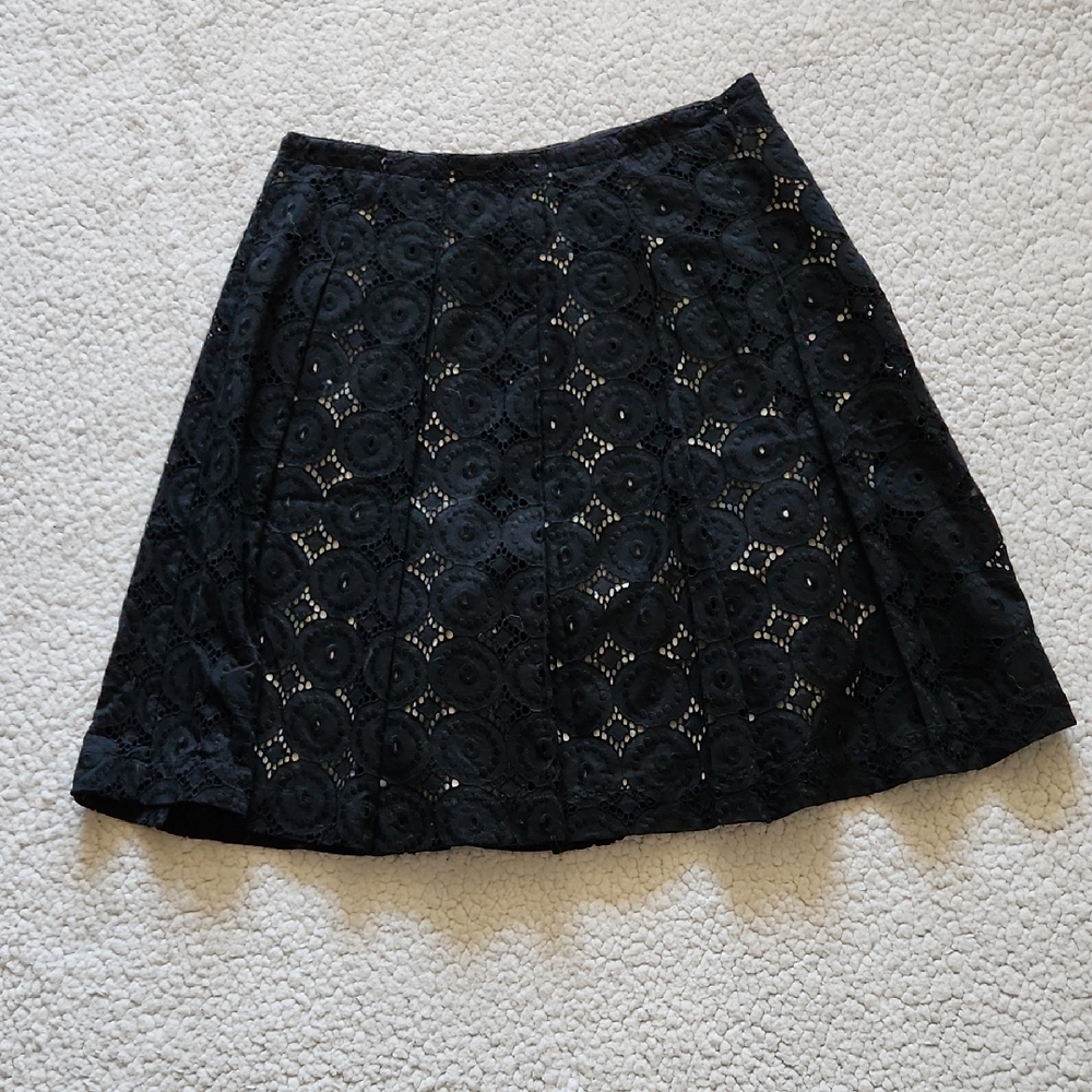 Banana Republic Black Eyelet Pleated Knee Length Skirt Sz 6P Classic Elegant - Picture 2 of 15